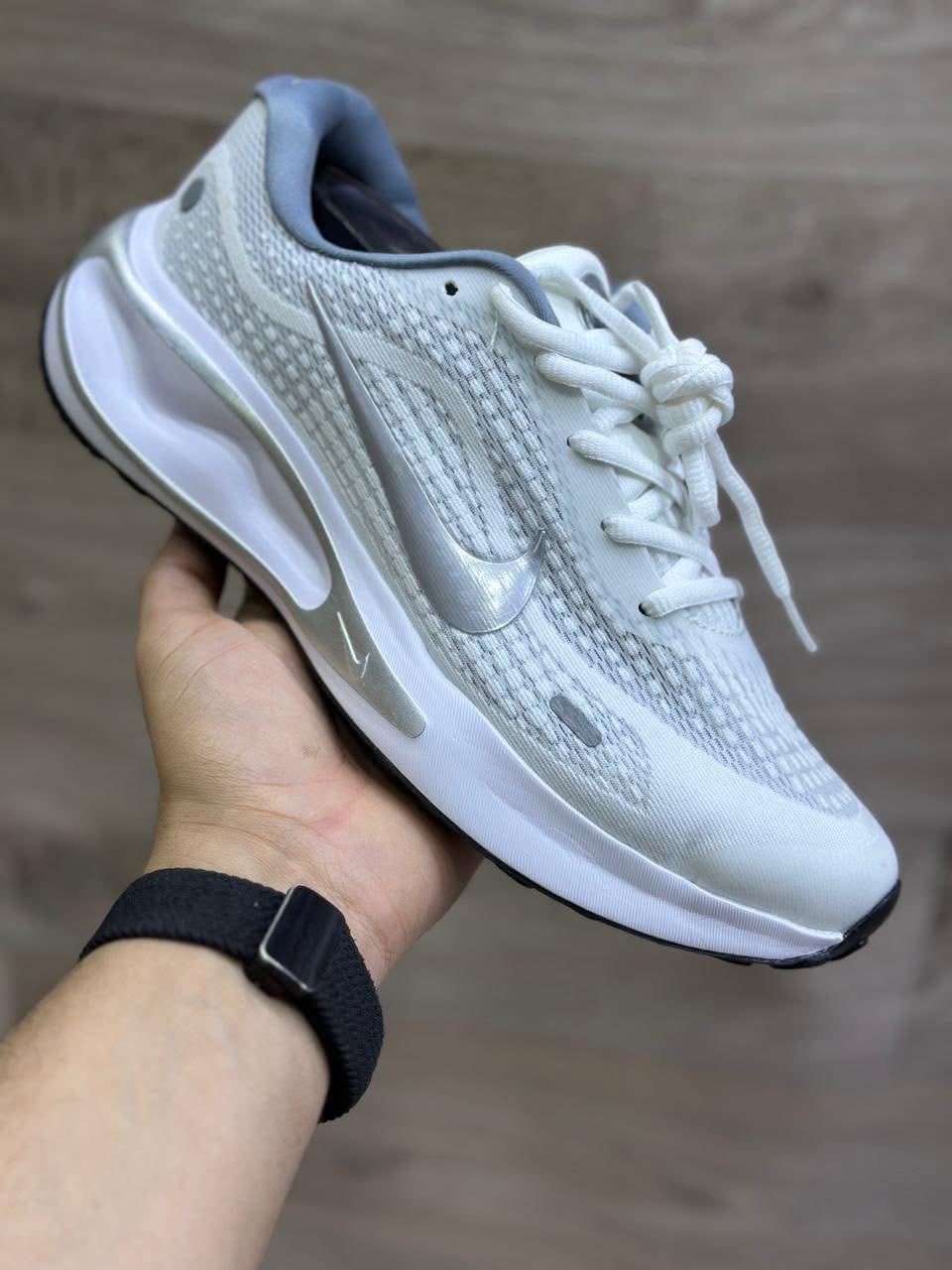 NIKE – JUST DO IT | Blanc/Argent – Chaussures de sport stylées et légères