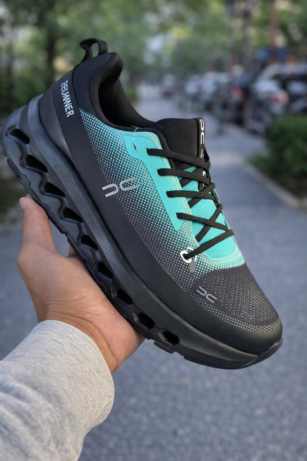 RUNNER – Chaussures de sport noires avec touches vert turquoise, audace et confort